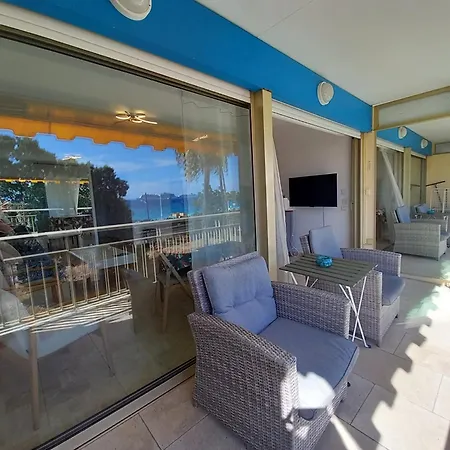 With Sea View Apartman