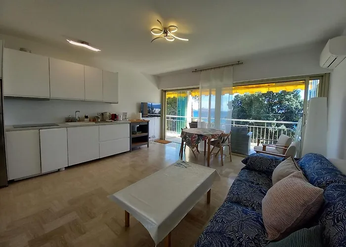 Apartman With Sea View *